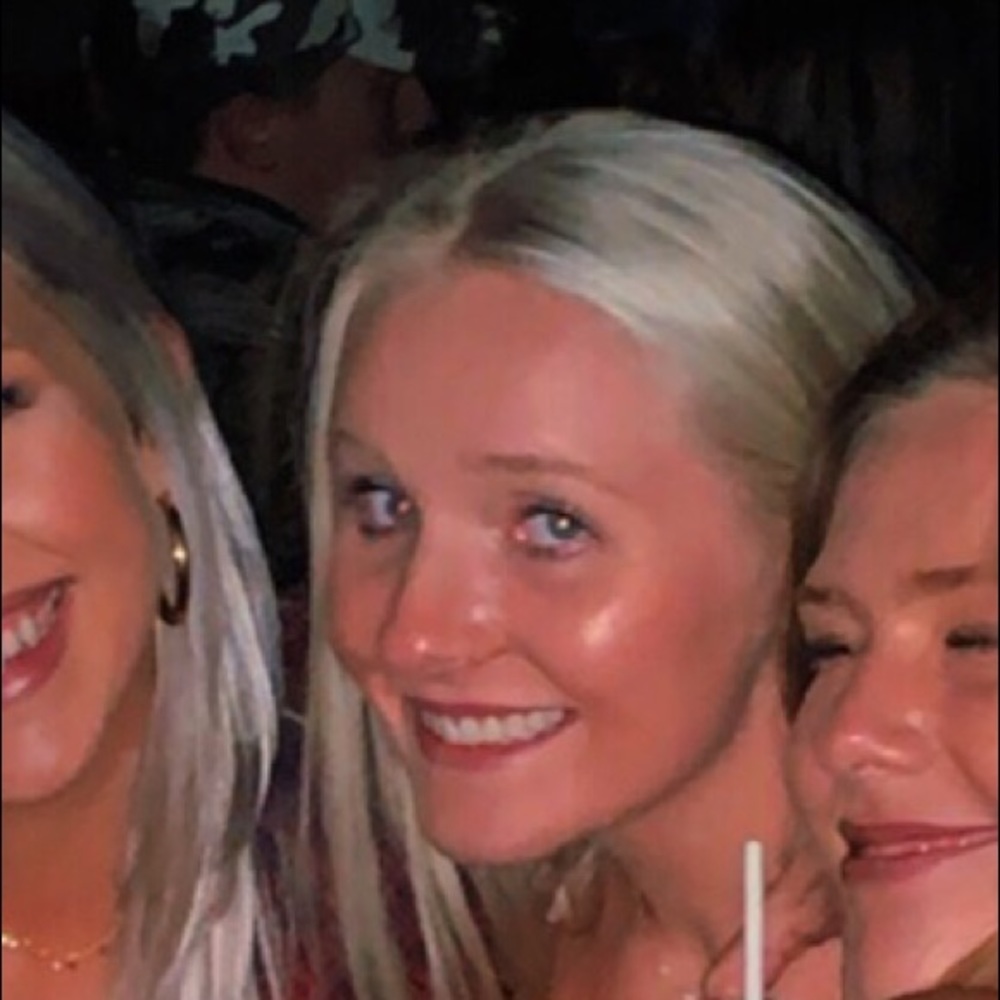 Meet your Posher, Makayla